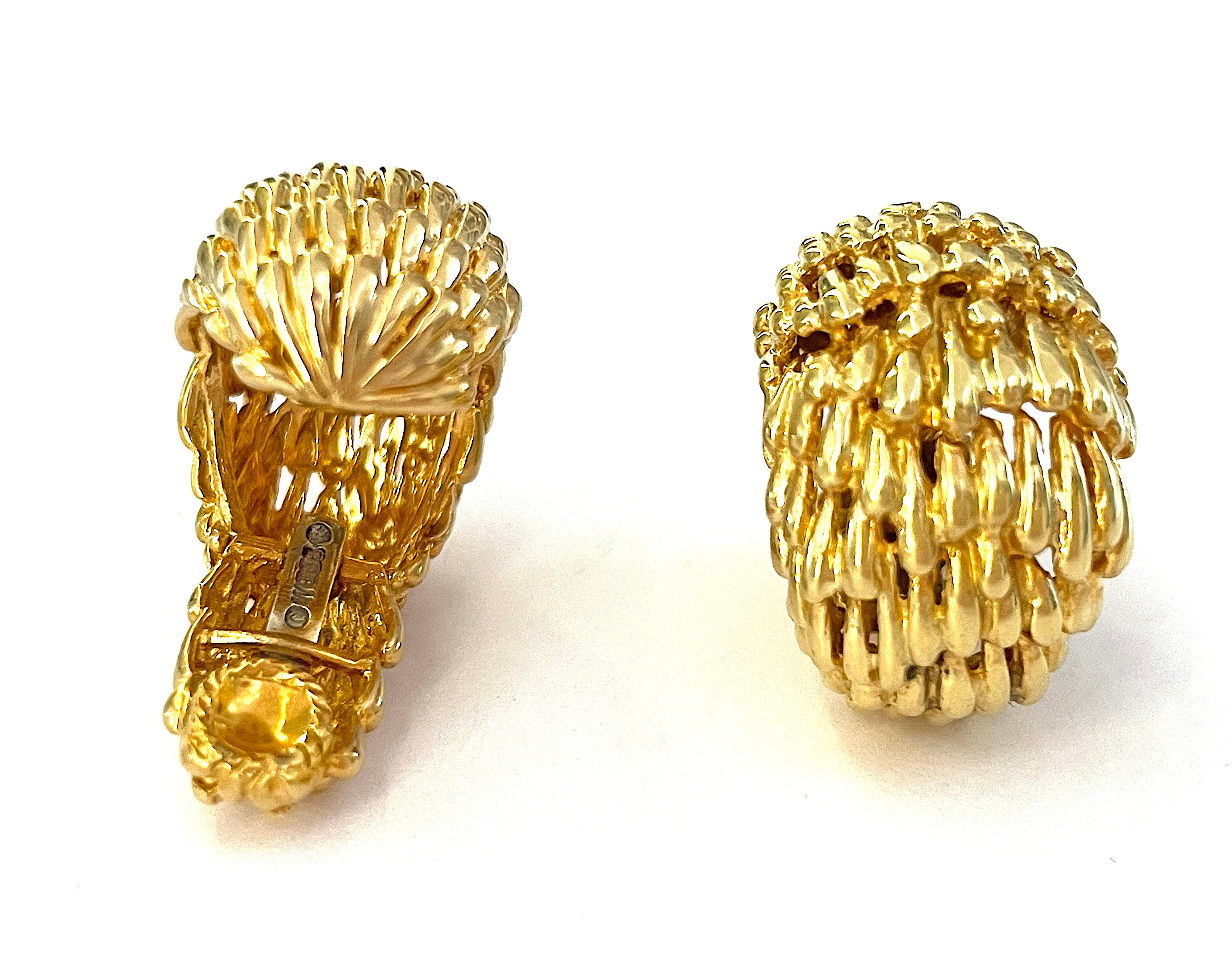 Elegant Gold Creole Earring by David Webb