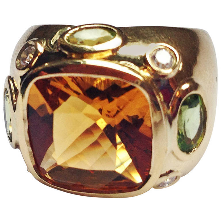 The BONHEUR Ring: 18kt Yellow Gold Domed Ring