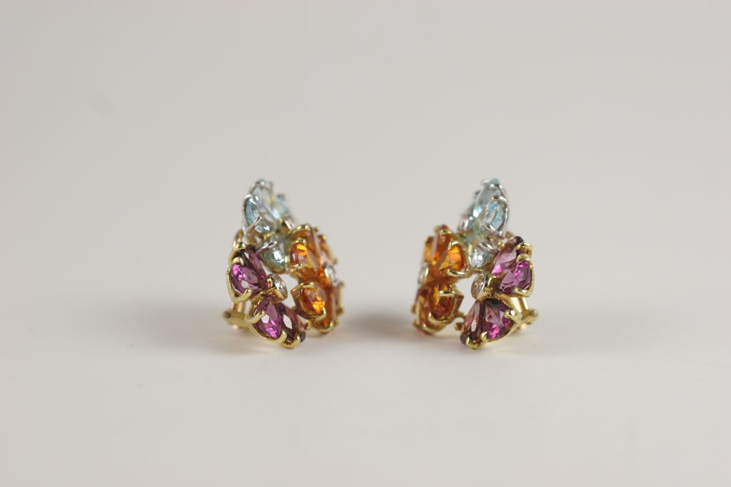 18kt White gold Three Flower Cluster Earring